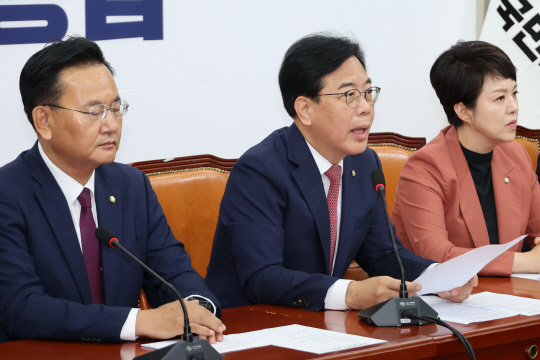 송언석 국민의힘 원내대표가 24일 국회에서 열린 원내대책회의에서 발언하고 있다. [연합뉴스]